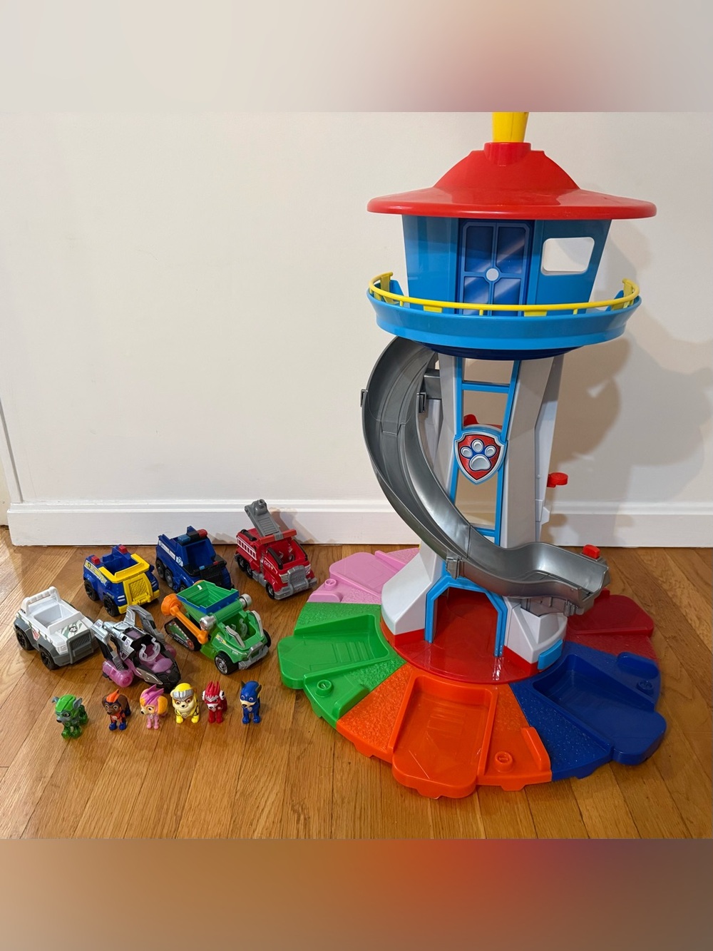 PAW PATROL MY SIZE LOOKOUT TOWER, W. PUPS AND VEHICLES